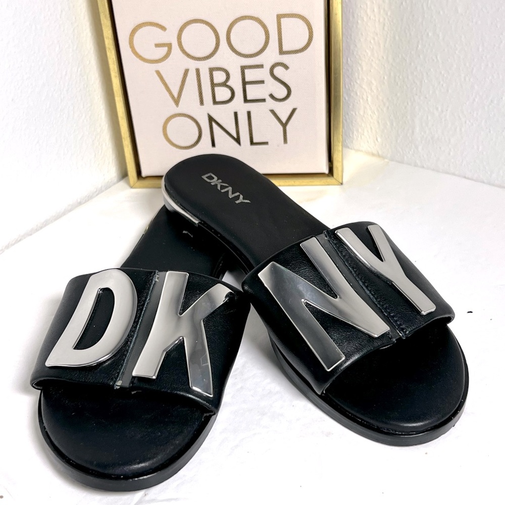 DKNY Women's Isha Flat Sandal Black Size 6.5 Good Condition